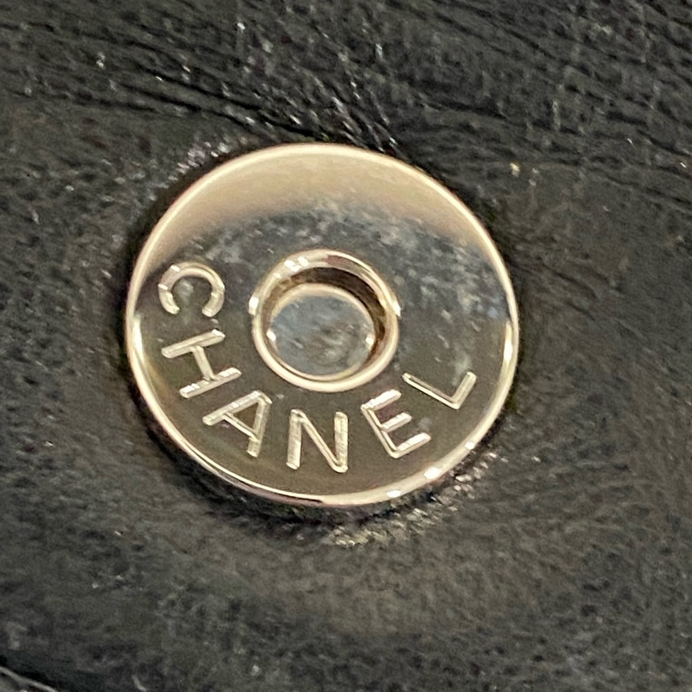 Rare and Limited Edition🔥🔥 Chanel diamond Quils - Picture 7 of 13